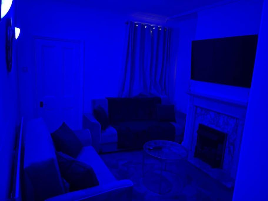 3 Bedrooms Comfortable Home With Jacuzzi Hot Tub Sleeps 10 Leicester Dış mekan fotoğraf